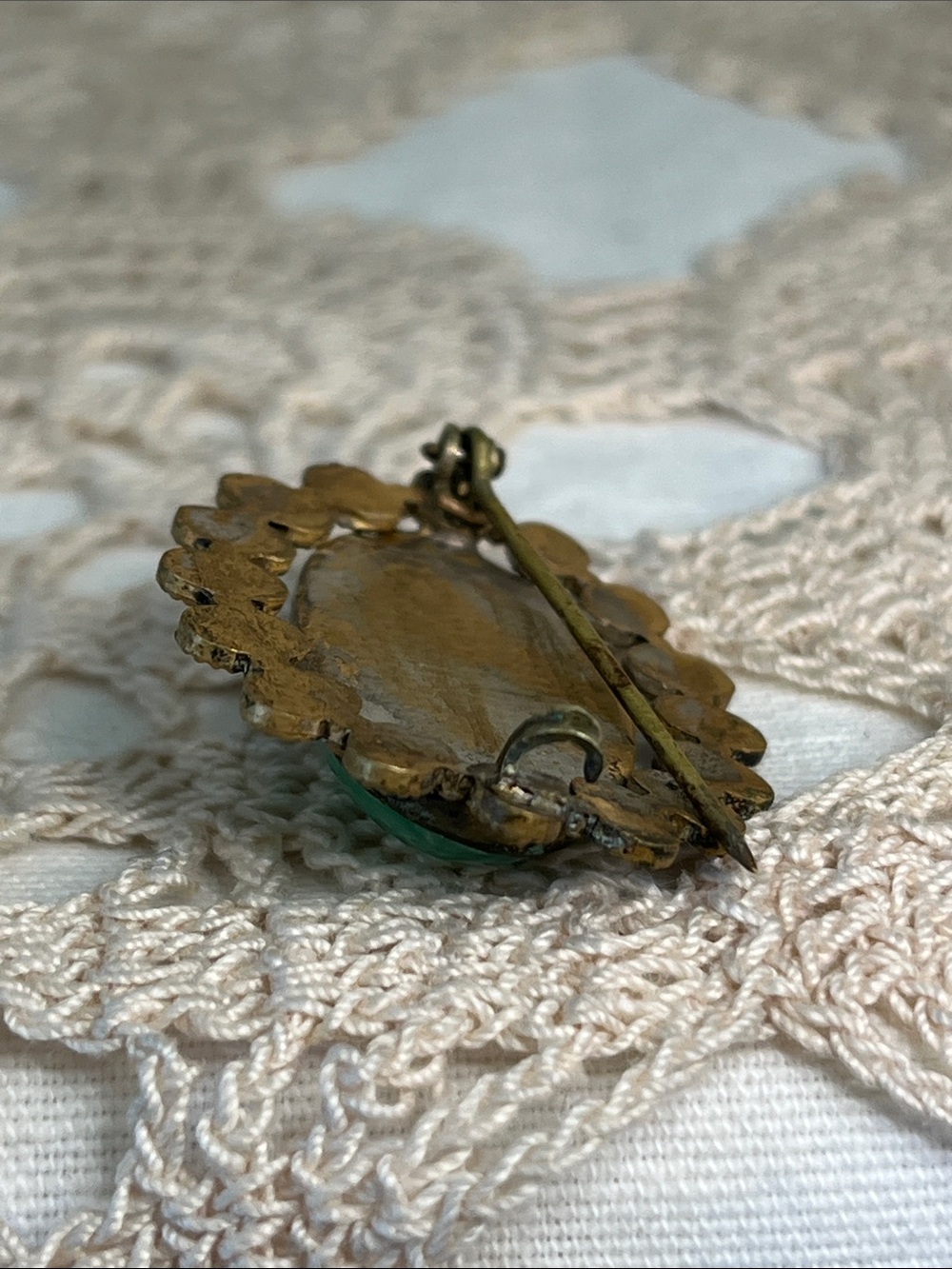 Antique Green Glass Cabochon Brooch C-Clasp Gold Tone Filigree Victorian Revival - Picture 7 of 10